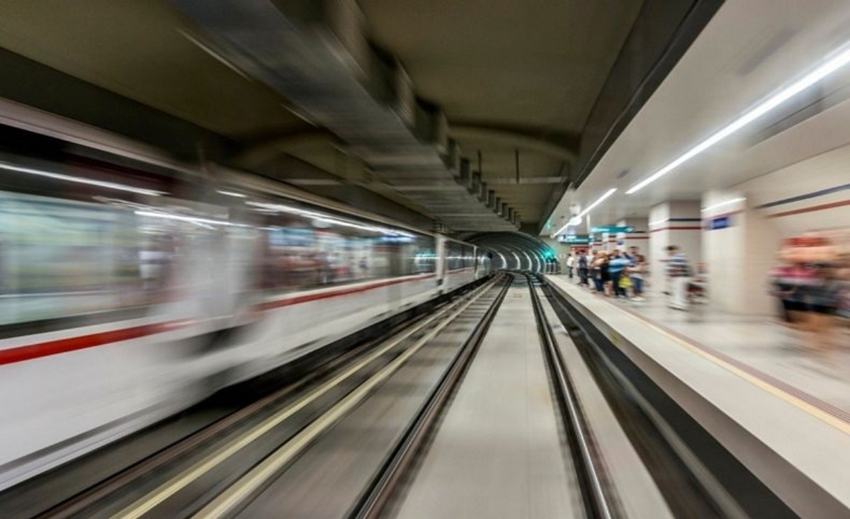 İzmir Metrosu'nda internete erişim müjdesi!